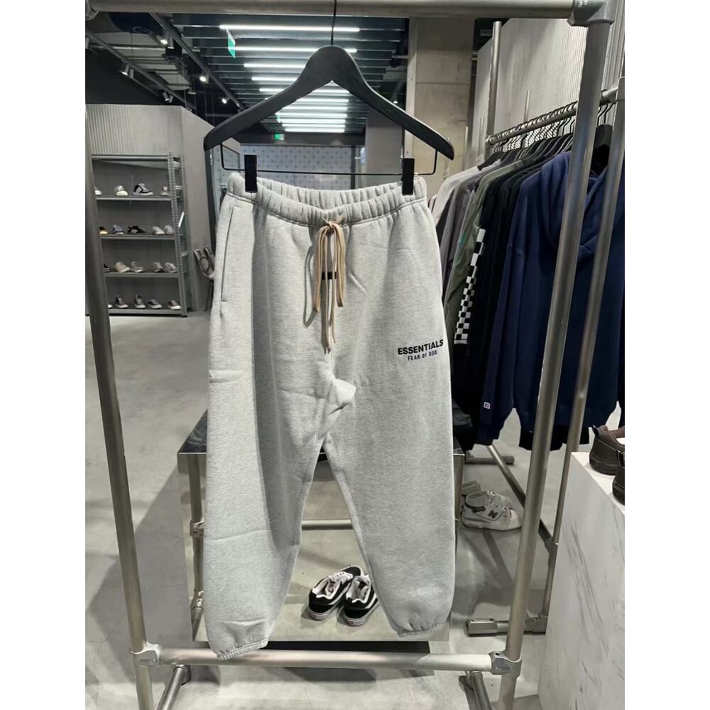 Fear of God Essentials Fleece Essential Sweatpant Gray - Picture 3 of 5